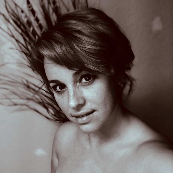 Meet your Posher, Nadia - Picture 1 of 1